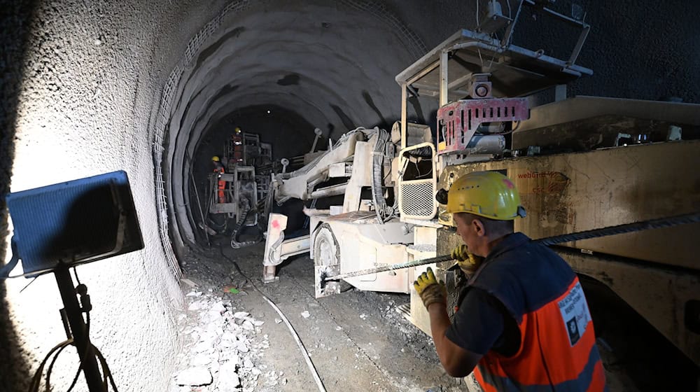 Der Zeitplan für den Tunnel zwischen Österreich und Italien wird beibehalten, doch die Zubringerstrecken verzögern sich. (Archivbild) / Foto: Angelika Warmuth/dpa