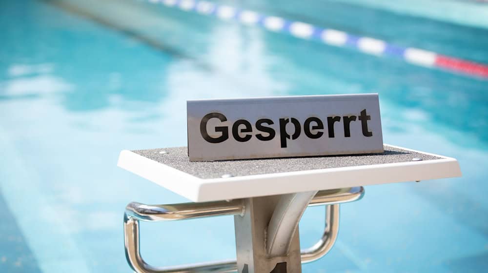 Wegen eines Gasaustritts wurde ein Freibad in Oberbayern vorerst geschlossen. (Symbolbild) / Foto: Friso Gentsch/dpa