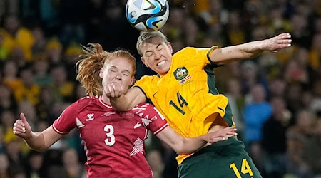 Stine Ballisager (l) spielt künftig für den FC Bayern. / Foto: Rick Rycroft/AP/dpa