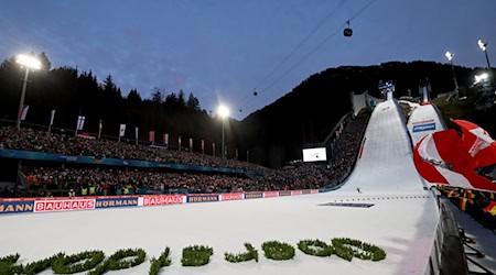 Finden in der Oberstdorfer Skisprung-Arena 2031 wieder Weltmeisterschaften statt? / Foto: Angelika Warmuth/dpa