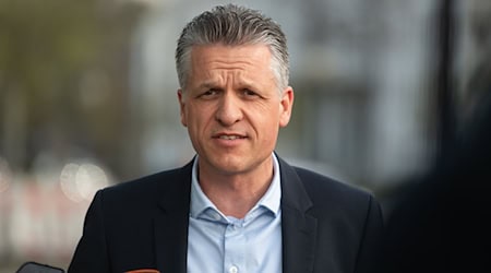 Nach zwischenzeitlicher Unruhe wegen einer Aussage von Kanzleramtschef Thorsten Frei zur Zusammenarbeit von CDU und Linkspartei stellt dieser nun klar: politisch ist eine Kooperation nicht denkbar. (Archivbild) / Foto: Christophe Gateau/dpa