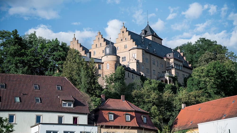 Fast 500 Jahre alt: Das Schloss Mainberg bei Schweinfurt. Die Gemeinde sucht einen Käufer. / Foto: Daniel Vogl/dpa