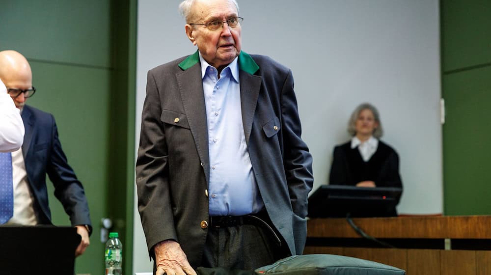 Der ehemalige CSU-Bundestagsabgeordnete Eduard Lintner aus Unterfranken hat ein Geständnis abgelegt. (Archiv) / Foto: Matthias Balk/dpa