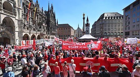 Die Maikundgebung des DGB auf dem Münchner Marienplatz. / Foto: Karl-Josef Hildenbrand/dpa