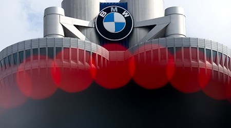 BMW hat einen deutlichen Gewinnrückgang hinnehmen müssen. (Archivbild) / Foto: Sven Hoppe/dpa
