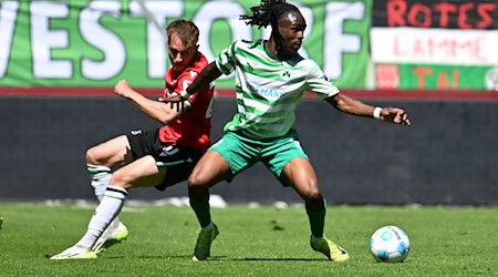 Fürther Torschütze: Noel Futkeu (r). / Foto: Swen Pförtner/dpa
