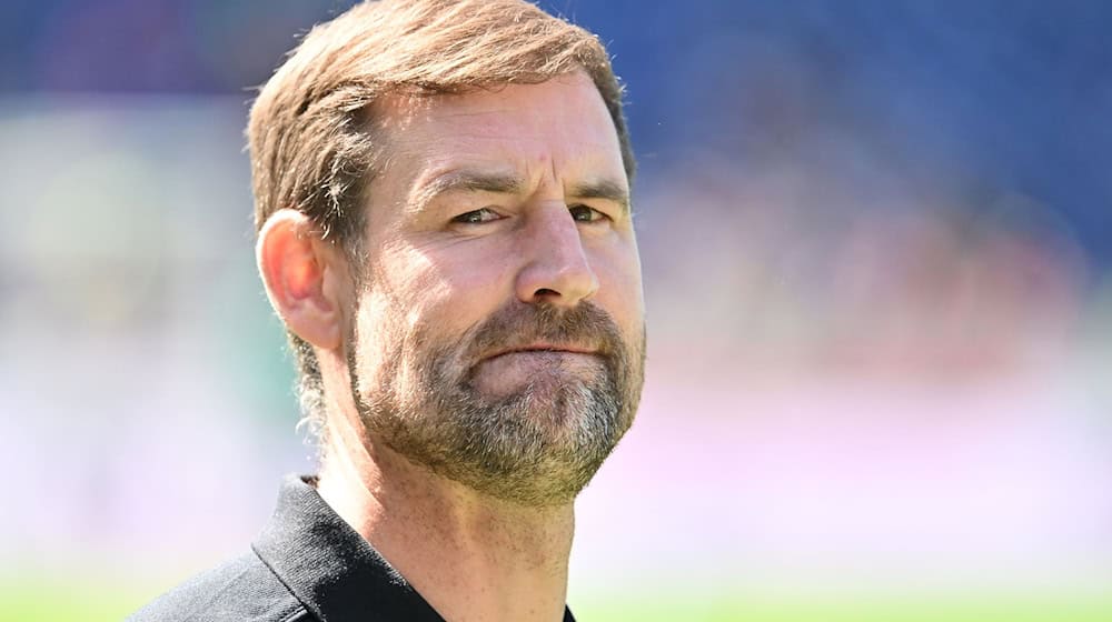 Schafft er mit Fürth den direkten Klassenerhalt? Trainer Thomas Kleine. / Foto: Swen Pförtner/dpa