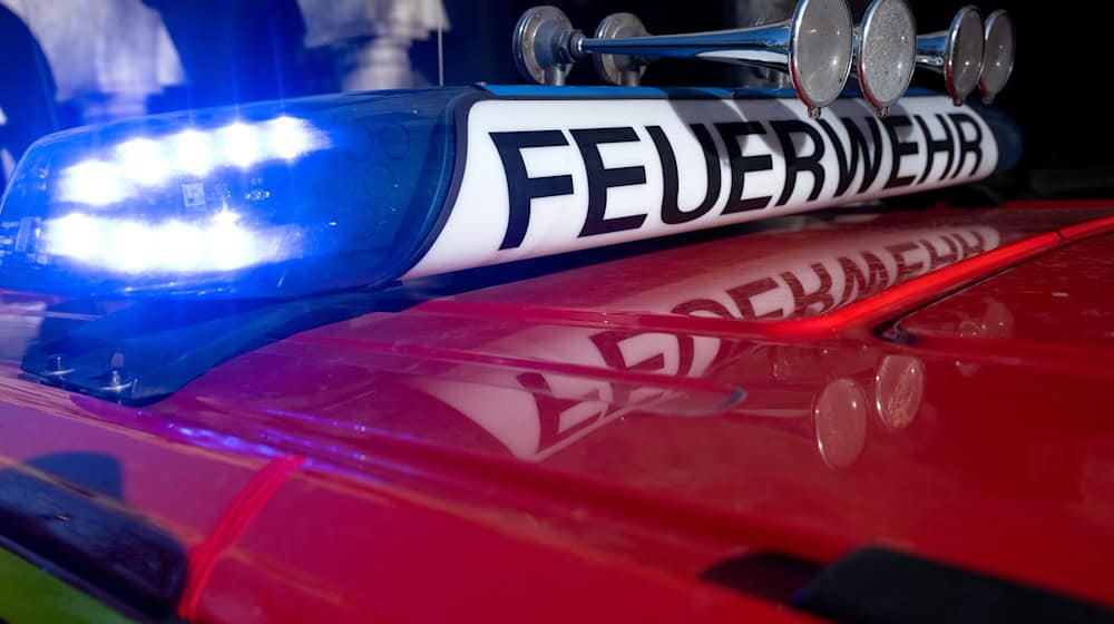 Bereits zum dritten Mal binnen weniger Wochen rückte die Feuerwehr zu dem Gebäude an. (Symbolbild) / Foto: Sven Hoppe/dpa