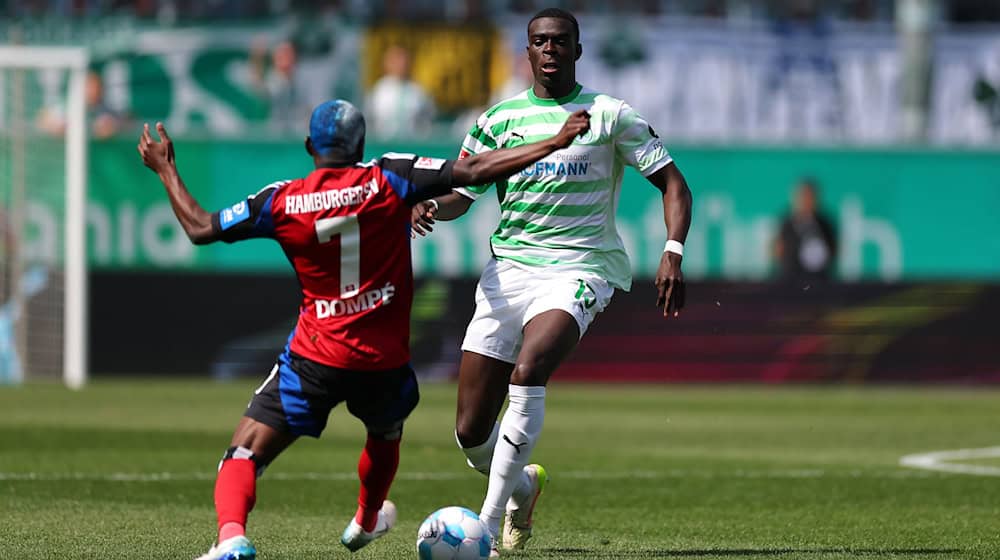 Spielte zuletzt für die SpVgg Greuther Fürth in der zweiten Liga: Hoffenheims Joshua Quarshie (r). / Foto: Daniel Karmann/dpa