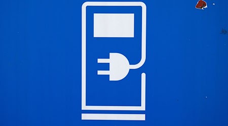 Die Mehrheit der privaten Autobesitzer in Deutschland misstraut nach einer Umfrage der HUK Coburg nach wie vor dem Elektroauto. (Symbolbild) / Foto: Sven Hoppe/dpa