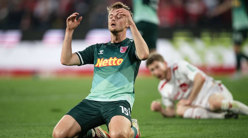 Steht als erster Absteiger aus der 2. Bundesliga fest: Jahn Regensburg.  / Foto: Marius Becker/dpa