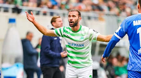 Simon Asta wechselt von Fürth nach Kaiserslautern. / Foto: Daniel Löb/dpa