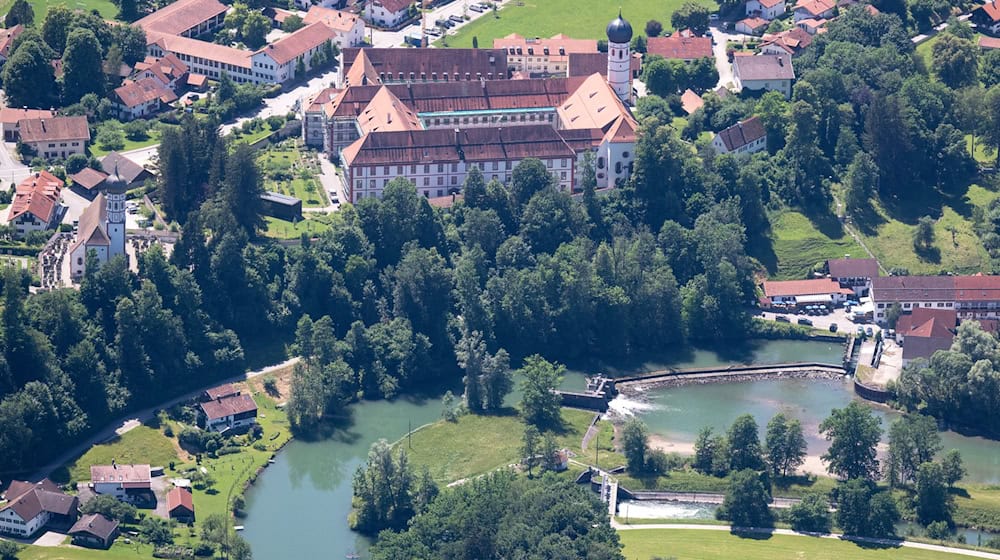 Nach einer umfassenden Sanierung dient das barocke Kloster Beuerberg nun künftig als kirchliches Tagungs- und Kulturzentrum. (Archivbild) / Foto: Sven Hoppe/dpa