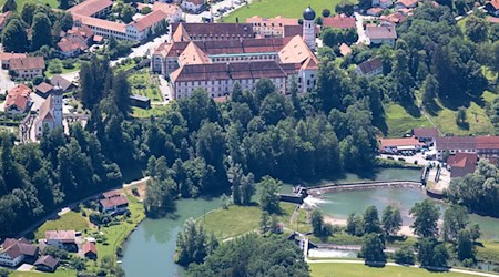Nach einer umfassenden Sanierung dient das barocke Kloster Beuerberg nun künftig als kirchliches Tagungs- und Kulturzentrum. (Archivbild) / Foto: Sven Hoppe/dpa