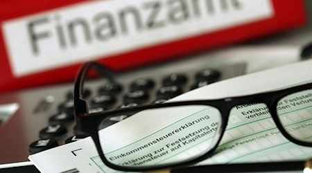 Kriminelle versuchen aktuell, Menschen unter Zeitdruck zur Zahlung zu bringen. (Symbolfoto) / Foto: Oliver Berg/dpa