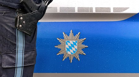 Die Polizei setzte in Oberbayern eine Schusswaffe gegen einen festgenommenen Mann ein. (Symbolbild) / Foto: Karl-Josef Hildenbrand/dpa