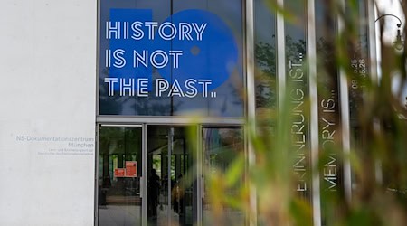 Unter dem Motto «History is not the Past» begeht das NS-Dokumentationszentrum in München sein zehnjähriges Bestehen und die Wiedereröffnung nach einem mehrmonatigen Umbau. / Foto: Leonie Asendorpf/dpa