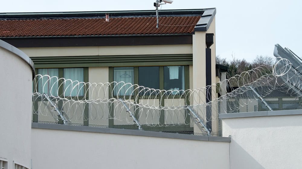 Auch die Regeln für den Maßregelvollzug in Bezirkskrankenhäusern sollen geprüft werden. (Symbolbild) / Foto: Armin Weigel/dpa
