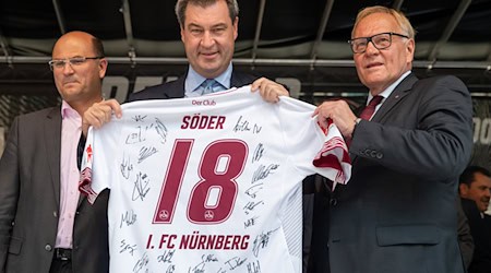 Bayerns Ministerpräsident Markus Söder ist Nürnberg-Anhänger. / Foto: Daniel Karmann/dpa