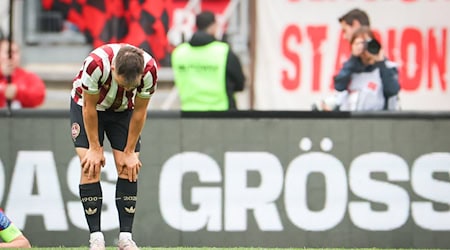 Für den 1. FC Nürnberg gibt es eine kalte Dusche. / Foto: Daniel Karmann/dpa