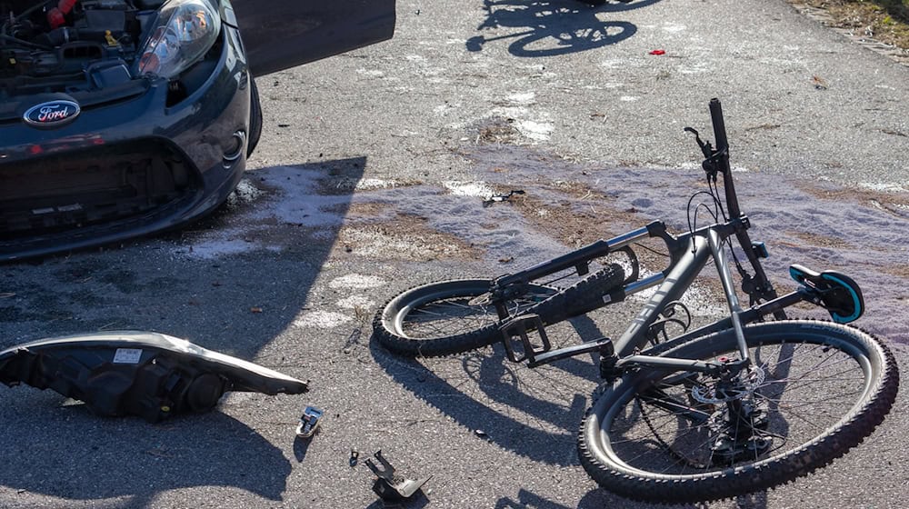 Unfälle mit Radfahrern sind immer sehr verheerend - denn sie haben keine Knautschzonen. (Illustration) / Foto: Wisberger/EinsatzReport24/dpa