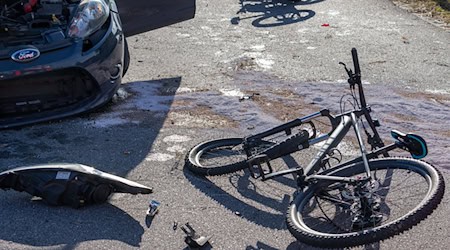 Unfälle mit Radfahrern sind immer sehr verheerend - denn sie haben keine Knautschzonen. (Illustration) / Foto: Wisberger/EinsatzReport24/dpa