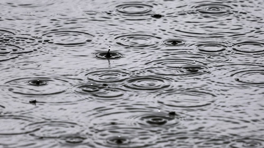 Statt Sonne satt gibt es in Bayern in den kommenden Tagen Regen und teils auch Gewitter.  / Foto: Karl-Josef Hildenbrand/dpa