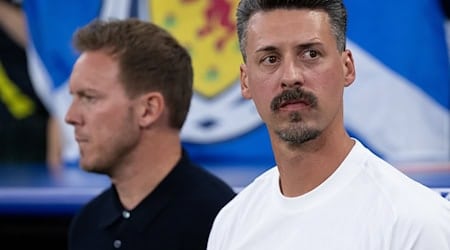 Sandro Wagner (r) hat mehrere Optionen für seine Zukunft. / Foto: Sven Hoppe/dpa