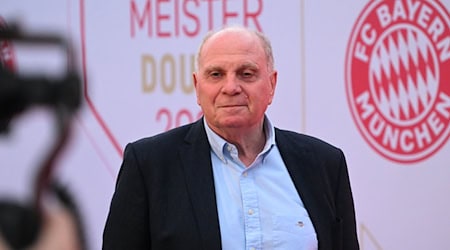 Übte heftige Schelte an den Medien: Bayern Münchens Ehrenpräsident Uli Hoeneß. / Foto: Felix Hörhager/dpa