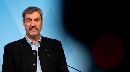 CSU-Chef Söder zeigte sich sichtlich betroffen von der gescheiterten ersten Abstimmung zur Kanzlerwahl von Friedrich Merz (CDU) im Bundestag.  / Foto: Sven Hoppe/dpa