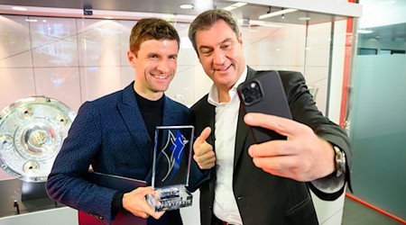 Bayerns Ministerpräsident Markus Söder sieht Thomas Müller als idealen Bayern-Präsidenten. / Foto: Joerg Koch/Bayerische Staatskanzlei/dpa