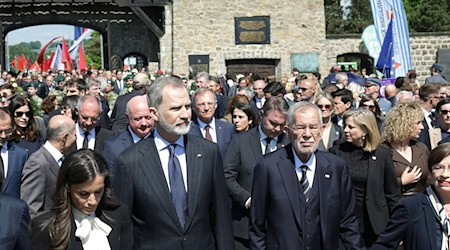 Das spanische Königspaar erinnert mit seiner Anwesenheit an das Schicksal Tausender Spanier im Konzentrationslager Mauthausen. / Foto: Fotokerschi.At/Hannes Draxler/APA/dpa