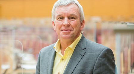 Der AfD-Parlamentarier Ralf Stadler muss mit der Aufhebung seiner Abgeordneten-Immunität rechnen. (Archivbild) / Foto: Tobias Hase/dpa