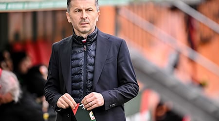 Marinko Jurendic und der FC Augsburg geben einem Torwarttalent einen Profi-Vertrag. / Foto: Harry Langer/dpa