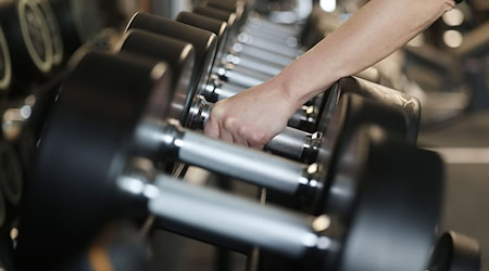 Weil sie in einem Frauenfitnessstudio nicht trainieren durfte, klagt eine Transfrau auf Schadensersatz. / Foto: Oliver Berg/dpa