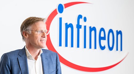 Infineon-Chef Jochen Hanebeck muss die Umsatzprognose wieder senken. (Archivbild) / Foto: Peter Kneffel/dpa