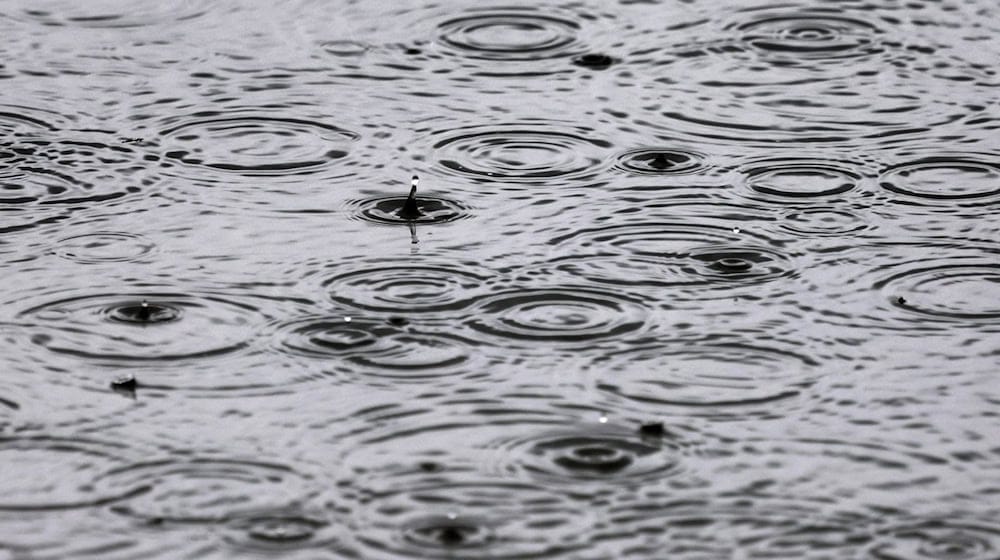Ab Mittwoch soll es stark regnen in Bayern. (Symbolbild) / Foto: Karl-Josef Hildenbrand/dpa