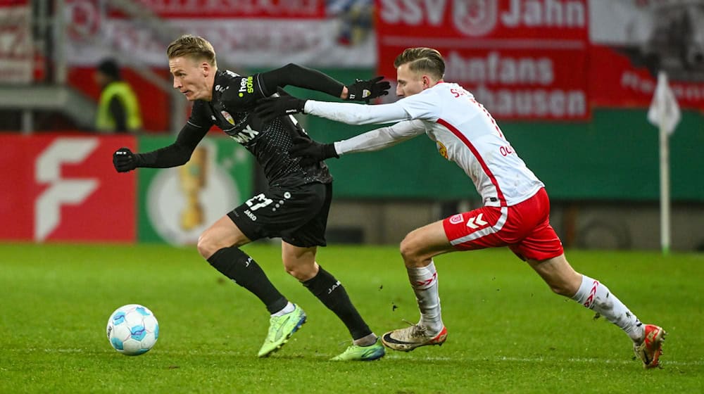 Nico Ochojski (r) verlässt den Verein. / Foto: Armin Weigel/dpa
