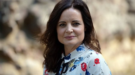 Elisabeth Lanz ist in der neuen Folge «Die Toten vom Bodensee» als verzweifelte Mutter eines lange vermissten Sohnes zu sehen. (Archivbild) / Foto: Swen Pförtner/dpa
