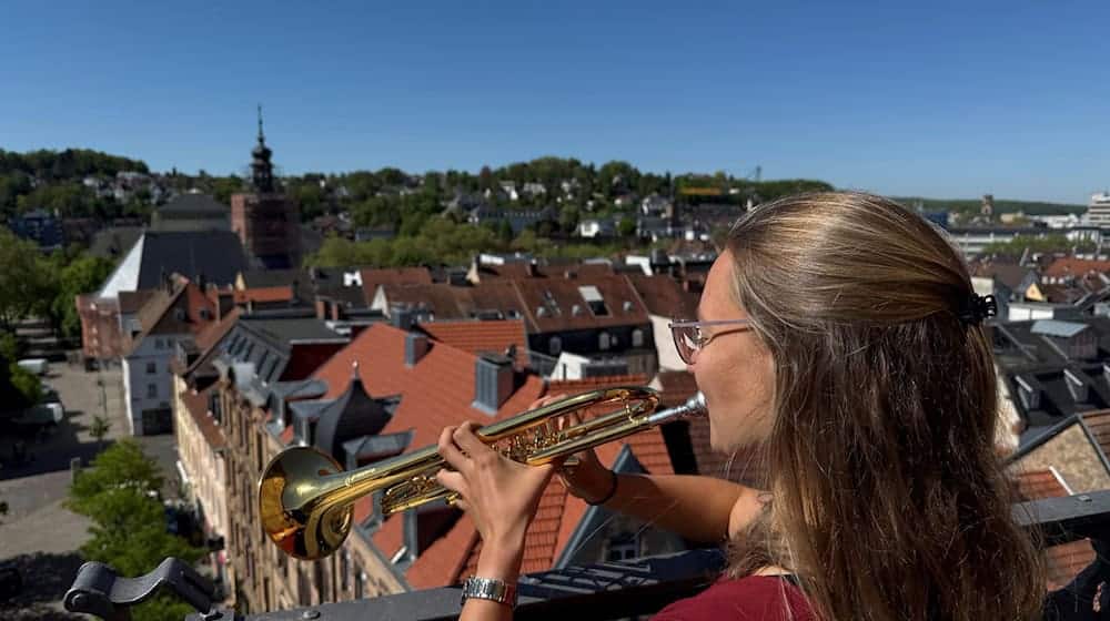 Die Trompeterin will möglichst viele Menschen mit ihrer Musik erreichen / Foto: Birgit Reichert/dpa