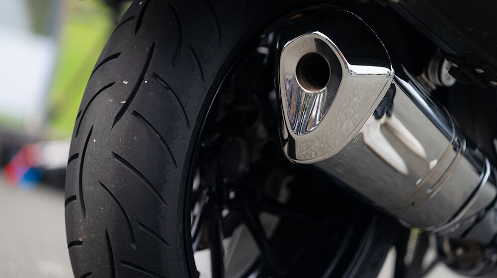 Motorradlärm nervt viele Anwohner an beliebten Routen. (Symbolbild) / Foto: Nicolas Armer/dpa