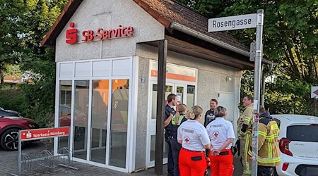 Die Feuerwehr befreite den Mann nach rund 15 Minuten. / Foto: -/Feuerwehr Hersbruck/dpa