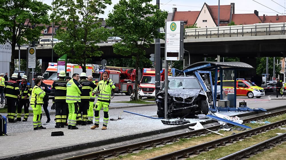 Nach dem Unfall starben zwei Menschen Tage später an ihren Verletzungen. (Archivbild) / Foto: Felix Hörhager/dpa