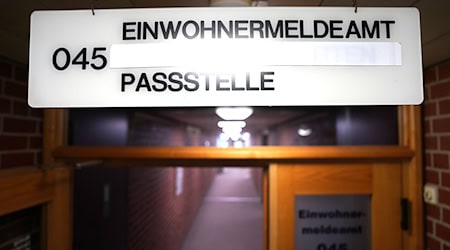 In den Einwohnermeldeämtern ist nach wie vor zu spüren, dass sich Bayern als Wohnort großer Beliebtheit erfreut. (Illustration) / Foto: Marcus Brandt/dpa