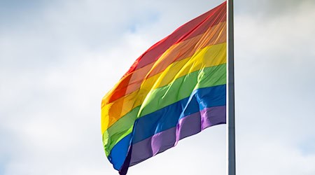 Der CSD in Regensburg wird anders stattfinden als geplant. (Symbolbild) / Foto: Christophe Gateau/dpa