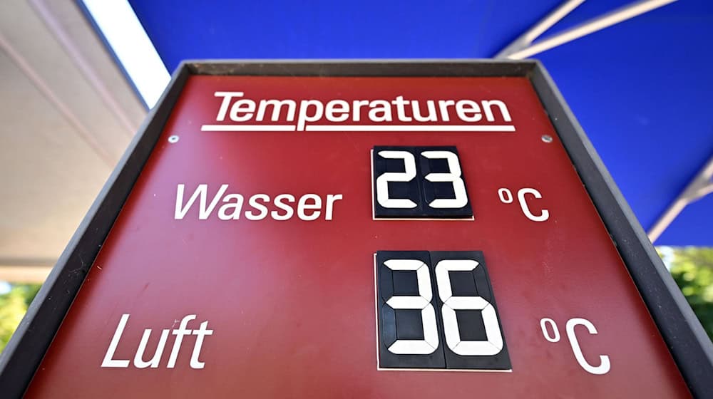 Mediziner mahne  Maßnahmen zum Hitzechutz an. (Symboldbild)  / Foto: Martin Schutt/dpa