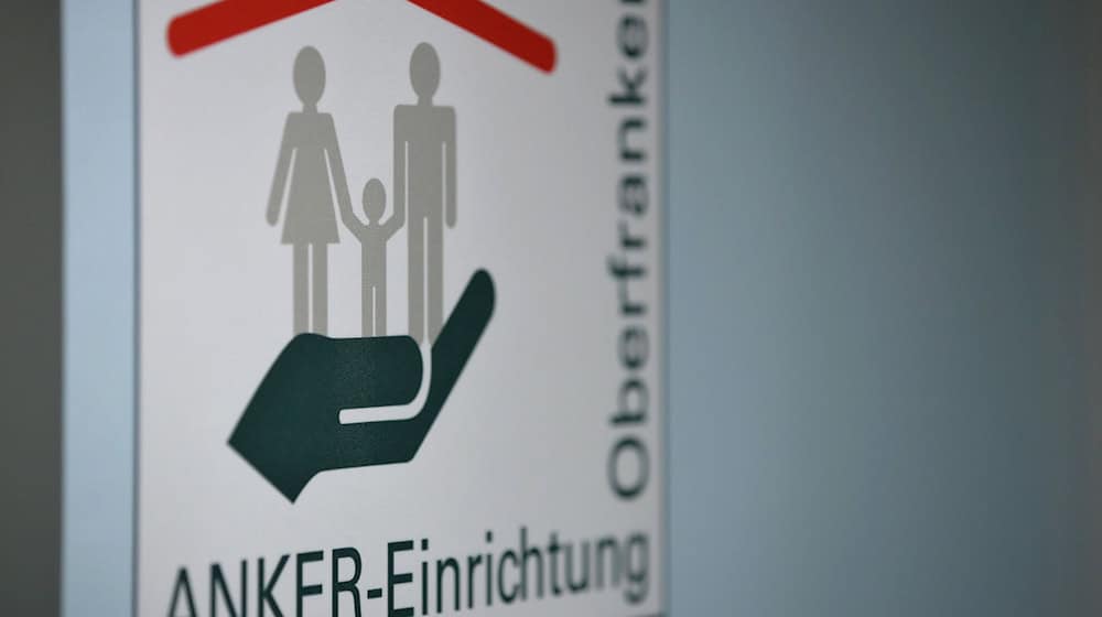 In der Ankereinrichtung Oberfranken lebten im Mai 2025 deutlich weniger Asylsuchende als vor einem Jahr. (Archivbild) / Foto: Daniel Karmann/dpa