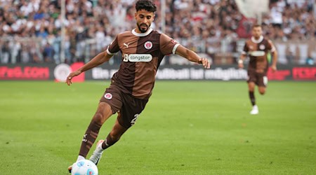 Elias Saad stürmt künftig für den FC Augsburg. / Foto: Christian Charisius/dpa