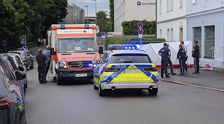 Ein Auto ist in Passau in eine Menschengruppe gefahren. / Foto: Markus Zechbauer/Zema Medien/dpa