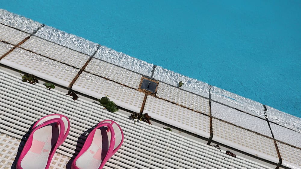 Das Mädchen war im Nichtschwimmerbecken untergegangen. (Symbolbild) / Foto: Karl-Josef Hildenbrand/dpa